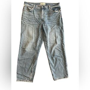 Abercrombie & Fitch The Mom High Rise - Size 32 (14) Short